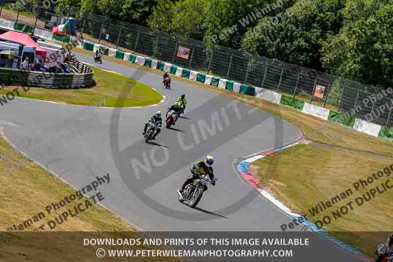 Vintage motorcycle club;eventdigitalimages;mallory park;mallory park trackday photographs;no limits trackdays;peter wileman photography;trackday digital images;trackday photos;vmcc festival 1000 bikes photographs